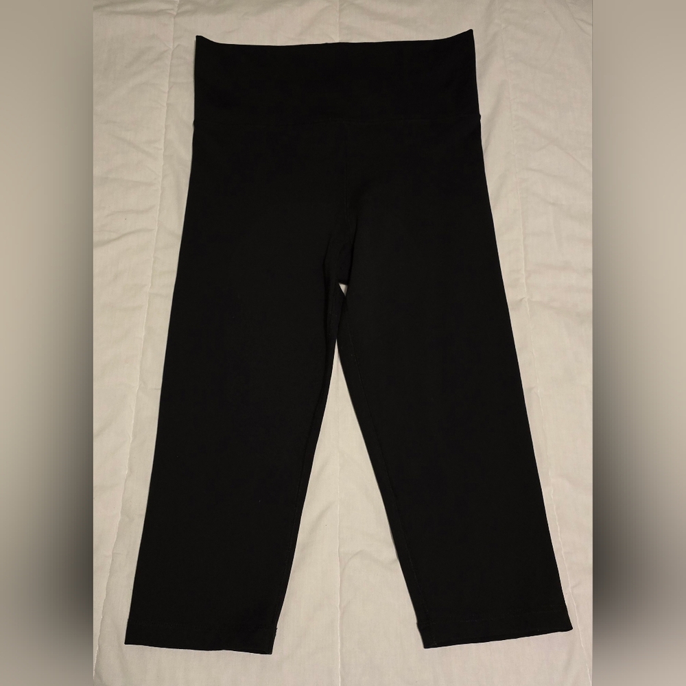 SOLD **** Size Medium Nordic Track Pull On Capris Active Yoga Leggings Black - Picture 2 of 5